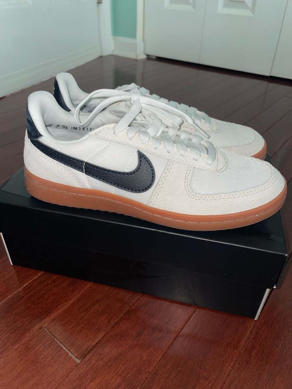 Nike WMNS Field General Sail/Black-Coconut Milk